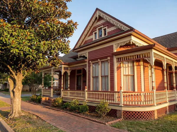 Historic Victorian home in downtown Waxahachie TX